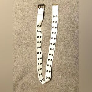 White belt, double grommets.